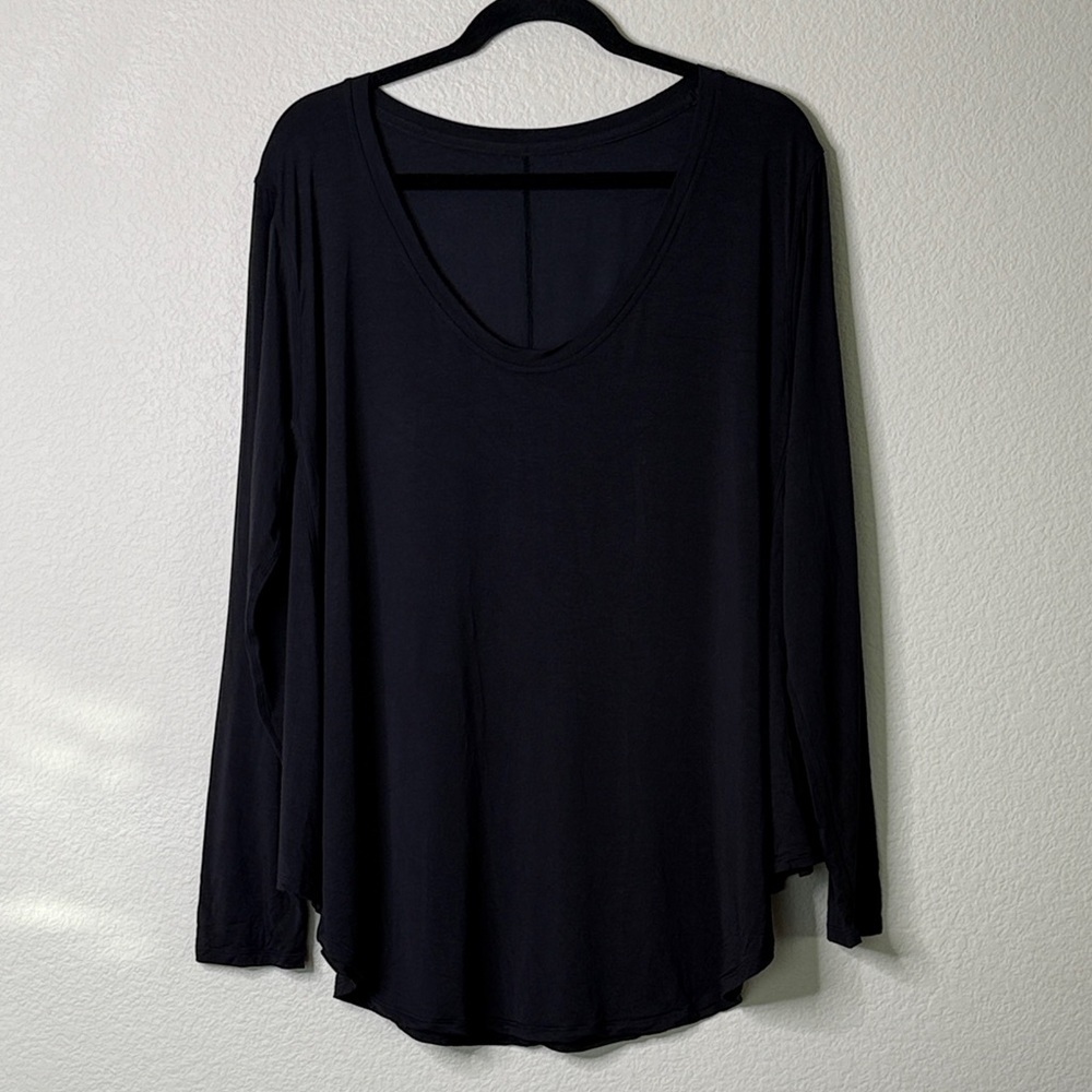 Lululemon black long sleeve drapey top EUC